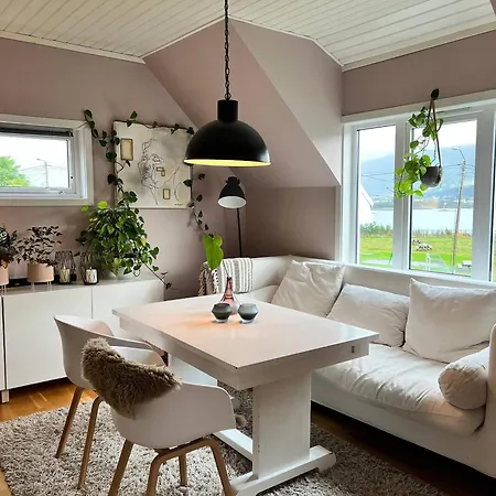 Two-bedroom With Loft アパート
