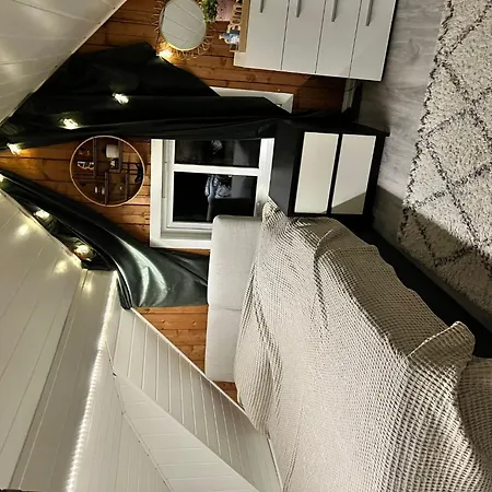Two-bedroom With Loft アパート